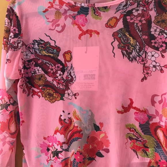 90s inspired crop top 🐉 print - Picture 6 of 6